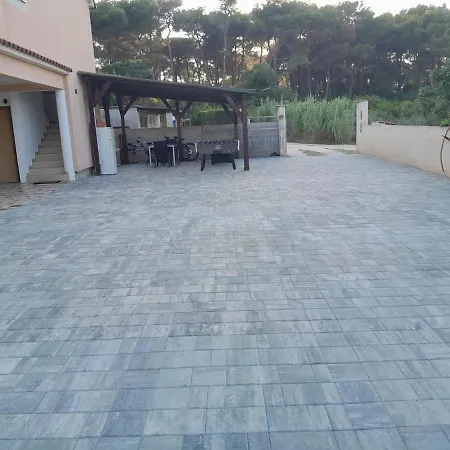 Maja Apartament *