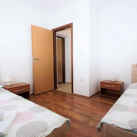 Maja Apartment *